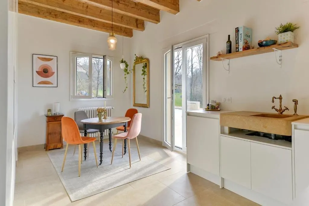 Holiday home Propriete De Charme Avec Piscine Villa Vienne